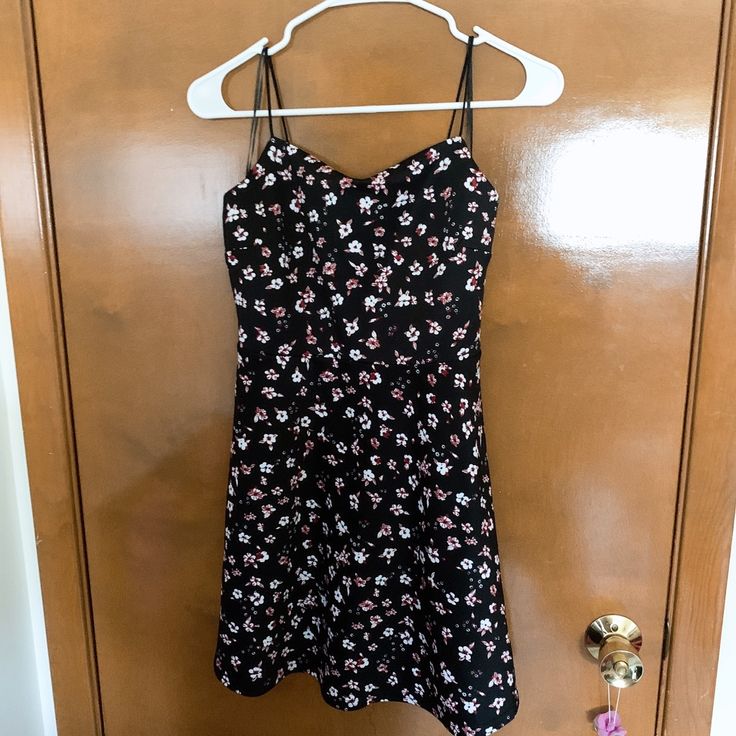 New Without Tags Casual Black A-line Floral Dress, Spring Black Cotton Mini Dress, Black Cotton Mini Dress For Spring, Black A-line Floral Dress, Casual Black Sleeveless Floral Dress, Black Cotton Midi Dress With Floral Print, Casual Black Knee-length Sundress, Black Knee-length Sundress, Casual Knee-length Floral Dress For Date Night