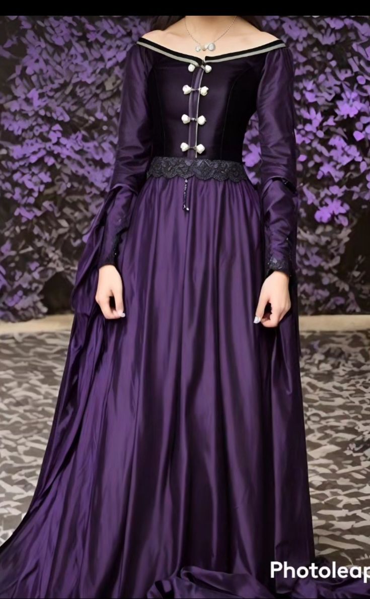 Elegant Floor-length Medieval Dress, Rennaissance Dress, Medieval Clothing Royal, Purple Fantasy Dress, Lavender Medieval Dress, Purple Dress Aesthetic, Purple Medieval Dress Aesthetic, Purple Medieval Dress, Fantasy Princess Dress Aesthetic Purple