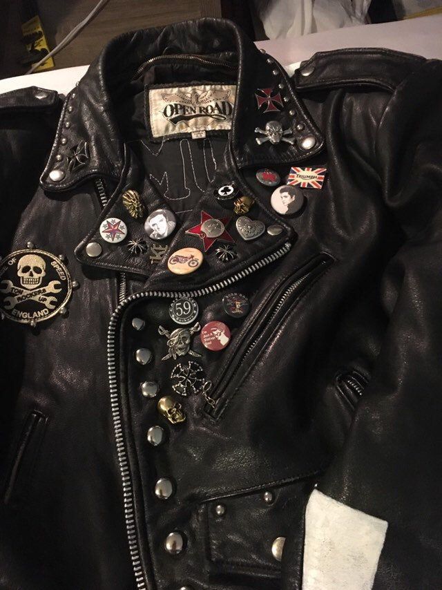 42ffcf057e133f94c1b7b5cf543ef3bd Punk Leather Jacket, Battle Jacket, Punk Outfits, Sirius Black, Leather Motorcycle Jacket, Jacket Design, Leather Jackets Women, Punk Fashion, Alternative Fashion