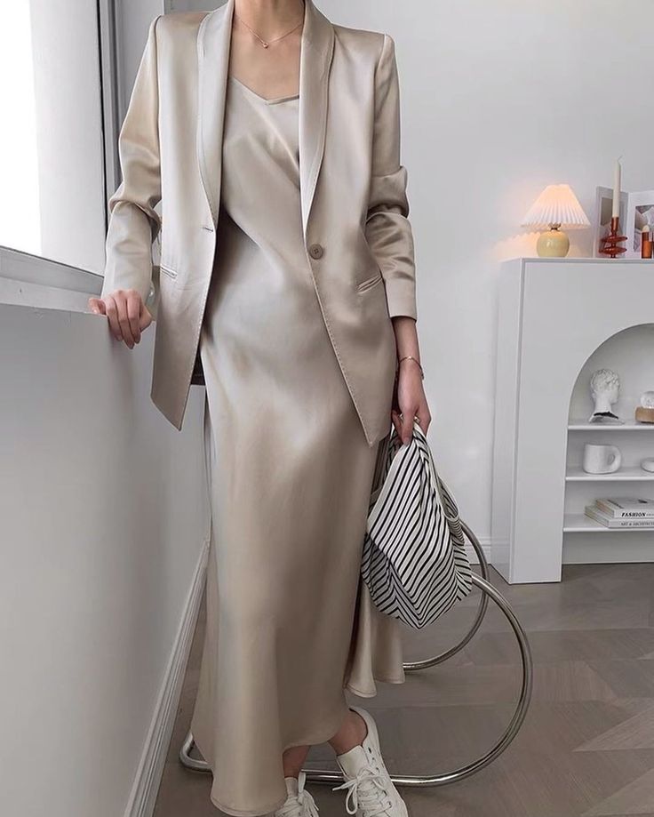 Muted Summer Outfits, Satin Dress Outfit, Office Outfit Inspiration, Slip Dress Outfit, Muslim Fashion Outfits, Hijabi Fashion, Modest Fashion Outfits, Blazer Outfits, Looks Chic