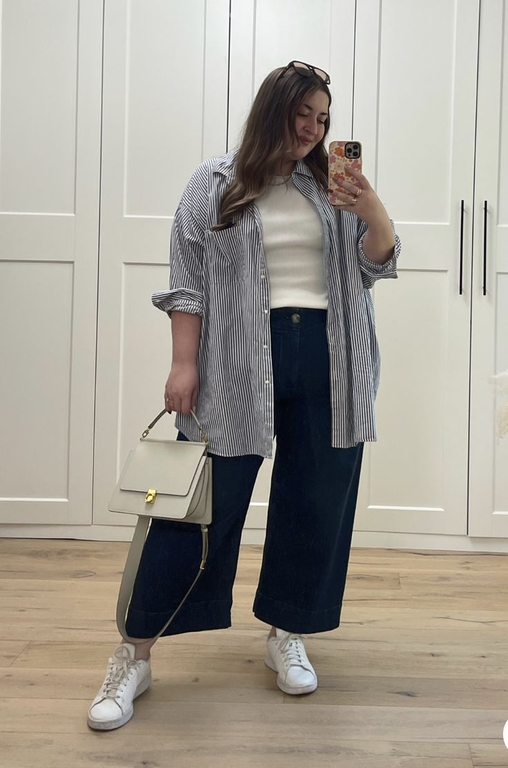 Over Size Style Outfit, Oversized Shirt Plus Size Outfit, Wide Leg Cropped Jeans Outfit Plus Size, Casual Outfits Big Size, Oversize Striped Shirt Outfits, Plus Size Ootd Casual, Over Size Shirt Outfit, Button Up Shirt Outfit Plus Size, Plus Size Shirt Outfit