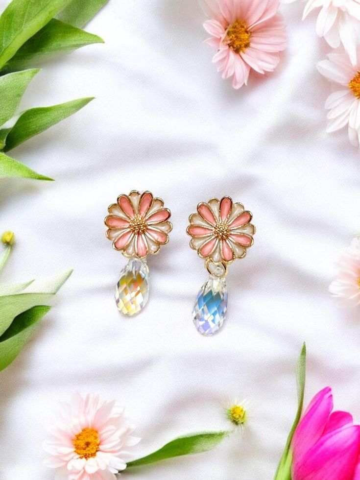 🌿 Made with 14k gold plated pink enamel daisy flower and Swarovski Crystals. 👉🏻 You can choose your earrings closure * Invisible Clip On (for non-pierced ears) or 14k Gold Plated Stud Post (for pierced ears)! ✏️ It's around 2.2cm long. ✌🏻Sold as a PAIR 💖 It is the most comfortable clip on earrings, it had been tested on myself, my daughter and my friend! They are secure and comfortable! If you have non-pierced ears like us, you will fall in love with this and make yourself look great everyd Pink Enamel Jewelry With Flower Charm, Pink Enamel Flower-shaped Jewelry, Pink Nickel-free Drop Jewelry, Nickel-free Pink Drop Jewelry, Pink Enamel Jewelry For Mother's Day, Nickel-free Pink Flower-shaped Jewelry, Pink Hypoallergenic Drop Jewelry, Pink Flower Earrings For Mother's Day Anniversary, Pink Flower-shaped Enamel Earrings