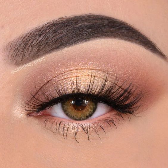 Peach Fall Eyeshadow Look Fall Inspired Eyeshadow Looks, Makeup Looks For Burnt Orange Dress, Wedding Makeup Autumn, Makeup Ideas For Thanksgiving, Fall Makeup Looks For Hazel Eyes, Easy Fall Eyeshadow Looks, Simple Fall Eyeshadow Looks, Brown Eye Eyeshadow Looks, Fall Wedding Makeup For Brown Eyes