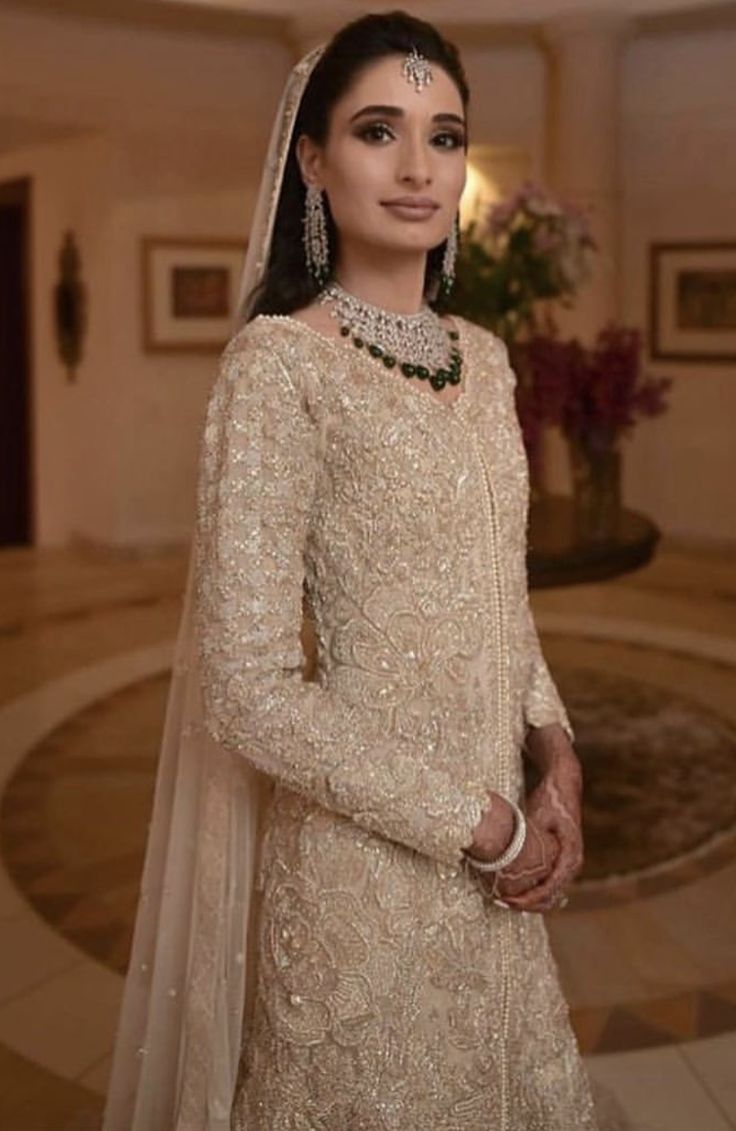 Valima bride wearing faraz manan Valima Dress, Valima Bride, Faraz Manan, Dress Party Wear, Walima Dress, Pakistani Fashion Party Wear, Straight Back, Ethnic Outfits, Hair Straight