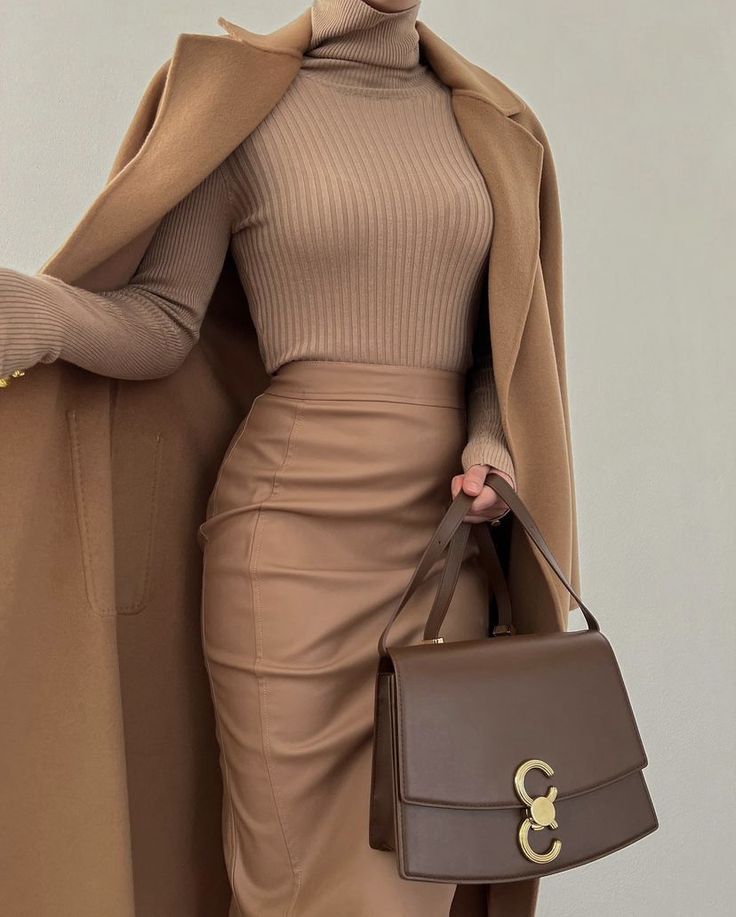 Boss Babe Business Outfits, Ceo Fashion Women, Big Waist Outfits, 70 Degree Fall Weather Outfit, Upper Middle Class Aesthetic, Powerful Women Outfits, Business Casual Outfits For Women 2024, Elegant Clothes For Women, Classy Feminine Outfits