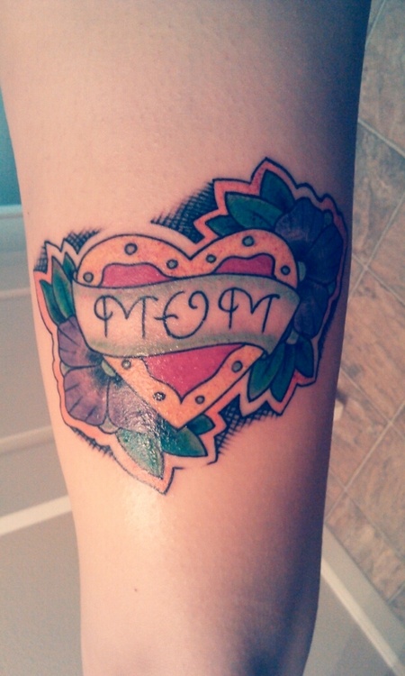 a woman's leg with a tattoo on it that says, i love my mom