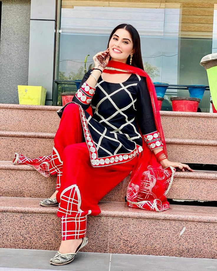 Punjabi Suits Designer, Designer Punjabi Suits Patiala, Punjabi Suits Patiala, Ladies Suits Indian, Patiala Suit Designs, Punjabi Models, Punjabi Suits Designer Boutique, Afghani Clothes, Suits Punjabi