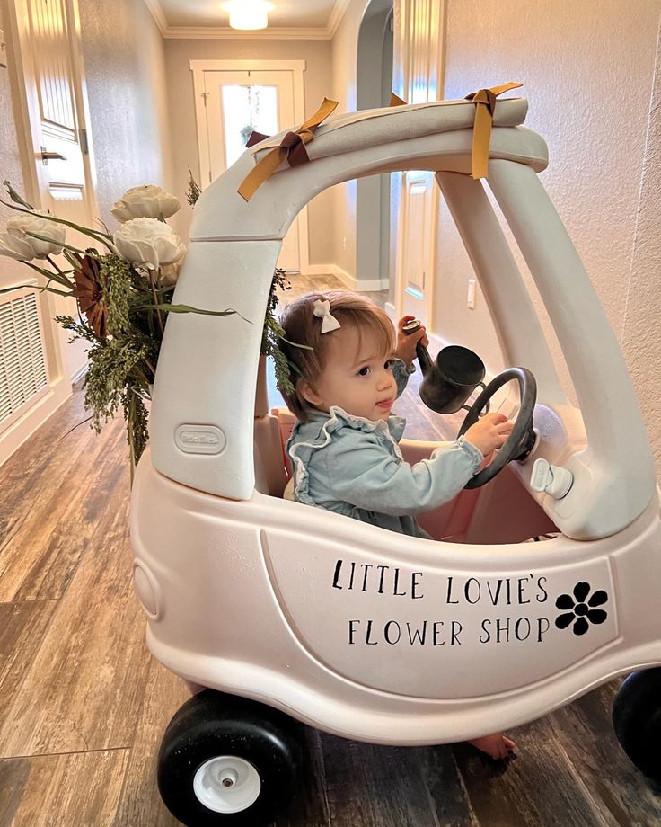 Cozy coupe little tikes DIY. Flower shop Cozy Coupe Flower Truck, Car Makeover, Cozy Coupe Makeover, Cozy Car, Baby Cars, Surf Birthday Party, Pvc Furniture, Surf Birthday, Kid Diy