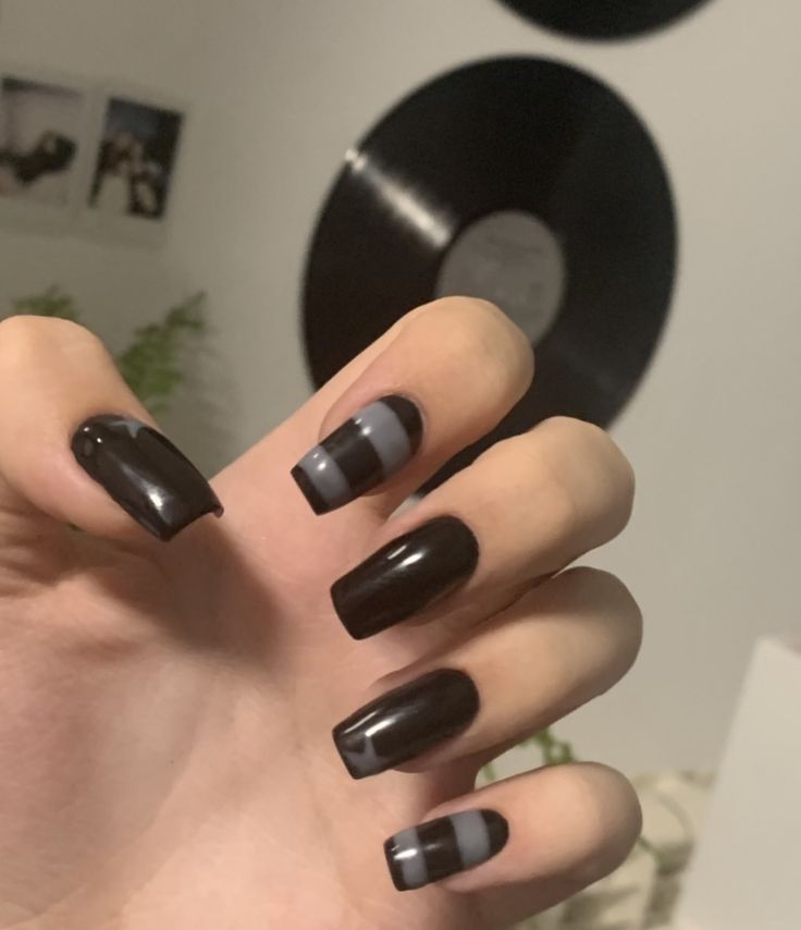 Alt Square Nails, Grey And Black Nail Ideas, Short Square Nails Ideas Simple, Edgy Nails Grunge Short, Nails Black And Gray, Emo Short Nails, Gray And Black Nails, Edgy Nails Grunge, Grey And Black Nails