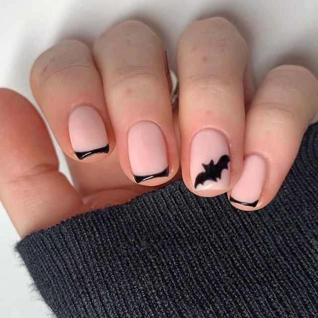 Halloween Bat Nails, Bat Nails Art, Fun Halloween Nails, Halloween Nail Ideas, Bat Nails, Black Halloween Nails, Nail Art Halloween, Holloween Nails, Halloween Acrylic Nails