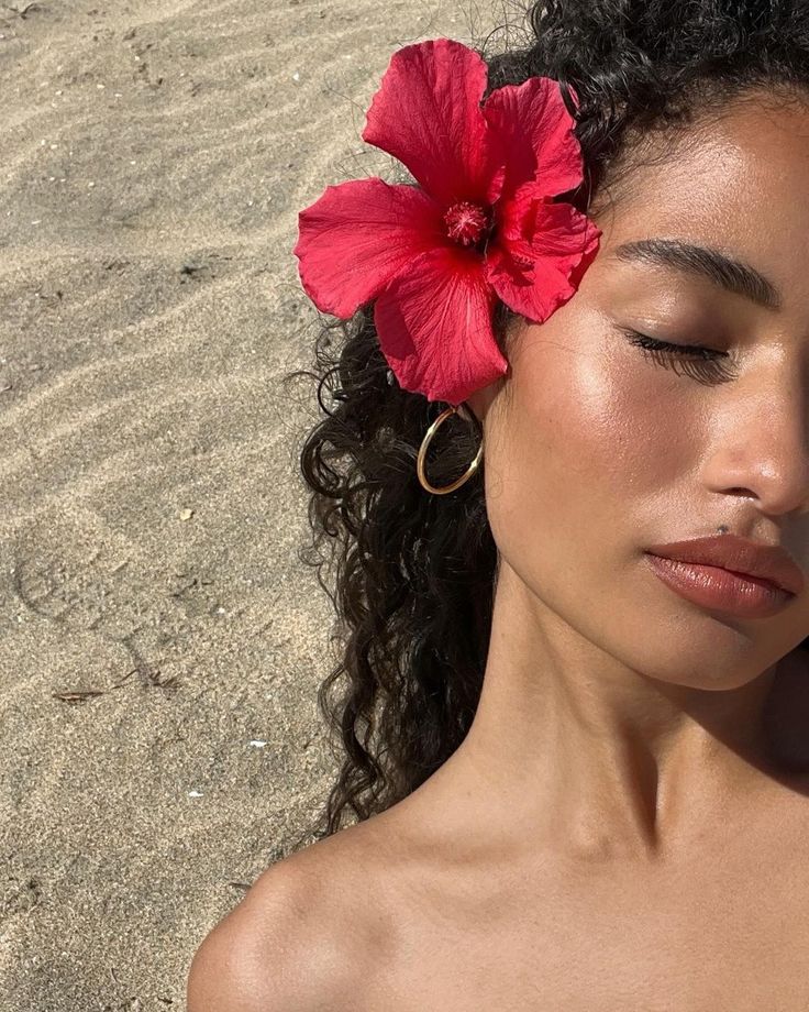 Athena Katoanga | spring to summer ❤️ | Instagram Island Girl Aesthetic Black Women, Beach Pictures Poses Black Women, Beach Photoshoot Black Women, Beach Shells Aesthetic, Florida Instagram Pictures, Hawaii Aesthetic Pictures, Hawaii Instagram Pictures, Athena Katoanga, Island Photoshoot