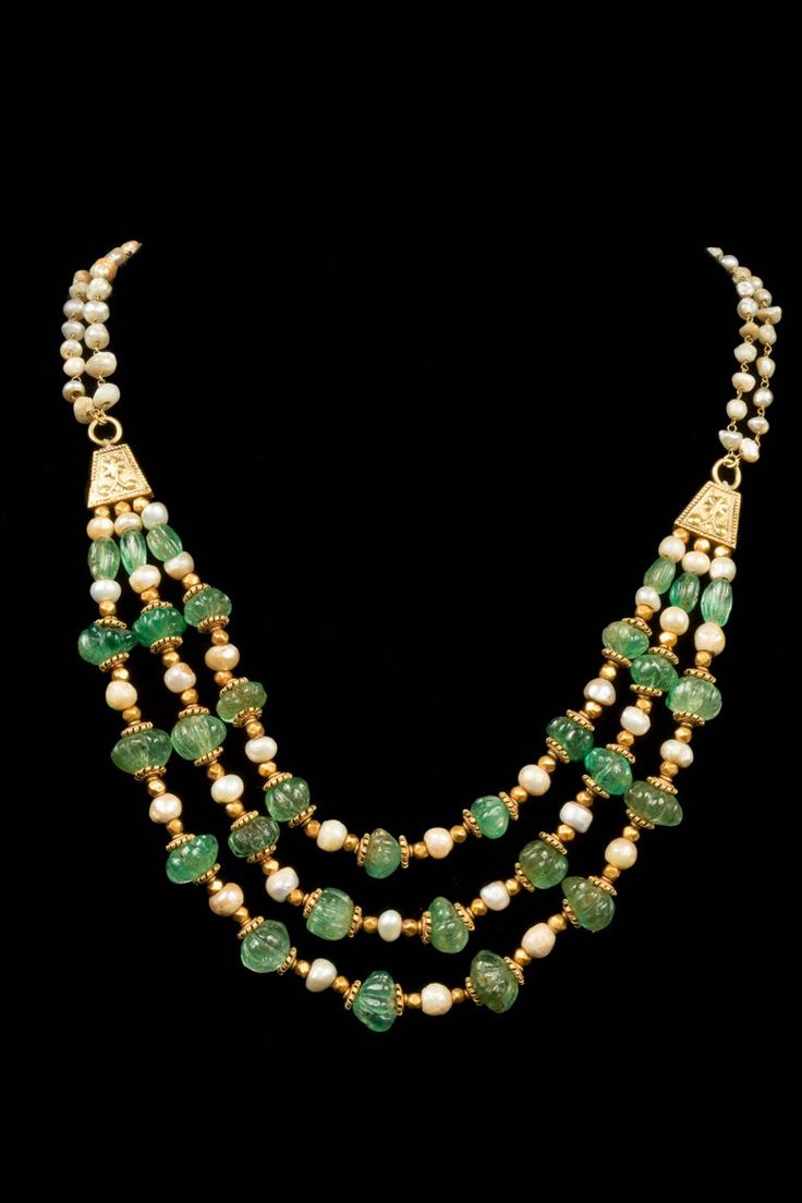 Beautiful three layer necklace made out of 30 emeralds interlocked with pearls and gold beads. Emralds Beeds Necklace, Three Layer Necklace, Desi Jewelry, Necklaces Layered, Necklaces Ideas, Antique Jewellery Designs, Jewelry Designing, Pearl Necklace Designs, Gold Necklace Indian Bridal Jewelry