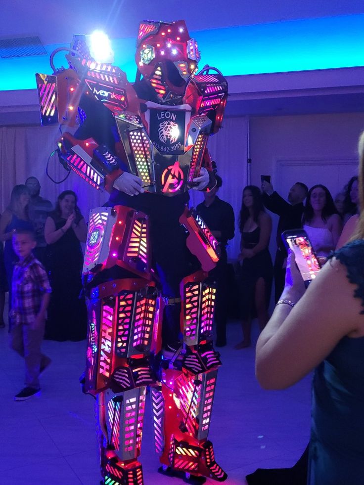 Led Robot Quince, Party Robot Quince, Quince Robots, Robot Quince, Quince Activities, Quinceanera Venue, Led Robot, Red Quinceanera Ideas, Xv Ideas