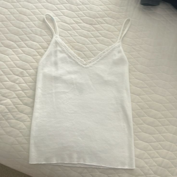 Never Worn, One Size Cotton V-neck Camisole For Brunch, Spring Cotton V-neck Camisole, Spring Cami Top For Loungewear, Fairy Tank, Belle Bow, Tops Brandy Melville, Brandy Melville Tank Top, Brandy Melville Top, Brandy Melville Tank