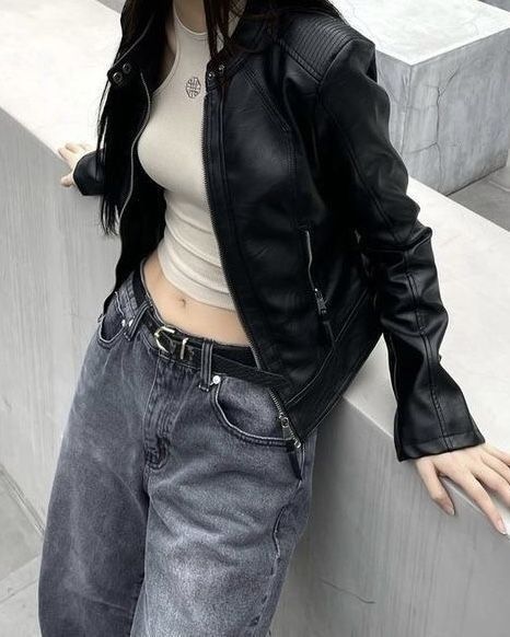 Model Off Duty Aesthetic Outfits, Dark Casual Outfits, Edgy Style Outfits, Leather Jacket Outfit Aesthetic, Diy Vetement, Baggy Pants, Mode Inspo, Soft Grunge, 가을 패션