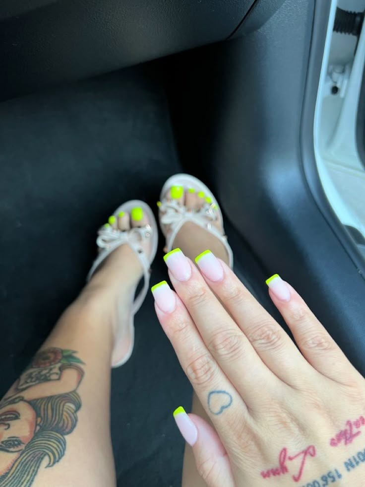 Neon Yellow Nails Designs Short, French Neon Tip Nails, Vibrant Short Nails, Neon Simple Nails, Birthday Neon Nails, Summer Nails 2023 Short Square, Neon Yellow Square Nails, Short Neon Nails Acrylic Square, Short Square Neon Nails