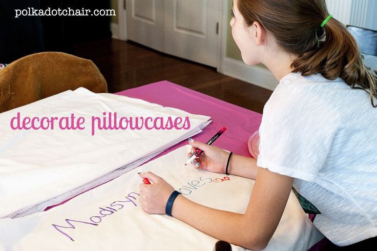 Simple "un" Slumber Party - The Polkadot Chair Decorating Pillow Cases, Princess Slumber Party, Party Sleepover Ideas, Slumber Party Activities, Pillow Case Crafts, Host Party, Dolphin Party, Slumber Party Birthday, Party Sleepover