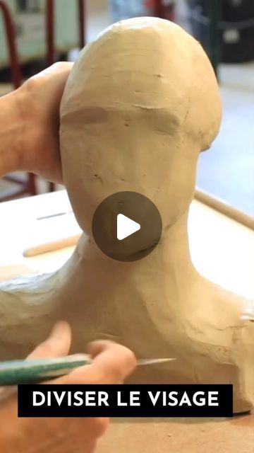 a person is making a clay figure with the words diviser le visage