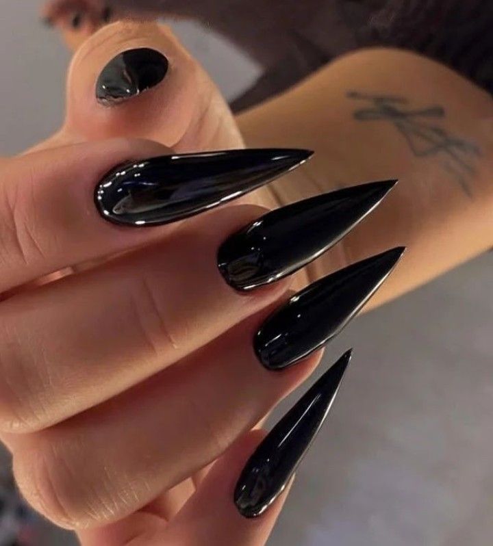 Long Black Nails, Oc Moodboard, Acrylic Nails Stiletto, Black Nails With Glitter, Black Stiletto Nails, Pointy Nails, Black Acrylic Nails, Claw Nails, Goth Nails