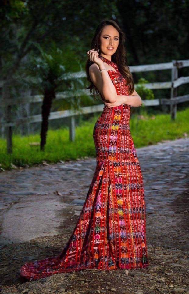 Indigenous Outfit Ideas, Guatemalan Fashion, Guatemalan Clothing, Outfit Ideas Dressy, Fran Fine, Ribbon Skirts, Sweetheart Prom Dress, Knitted Coat, Art Dress