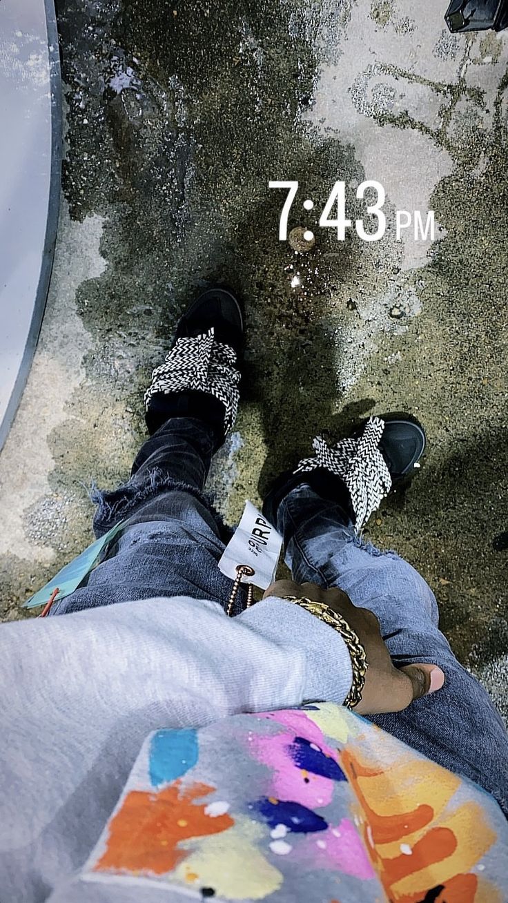 Boy Gang Pictures, Shoe Flicks, Fly Aesthetic, 0 5 Pictures, Shoe Photo, Famous Lifestyle, Drippy Outfit, Black Ponytail Hairstyles, Drip Outfit Men