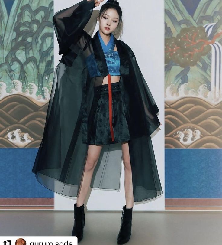 Chinese Outfits Modern, Korean Hanbok Modern, Modern Hanbok Dress, Rave Style, Modern Hanbok, Classy Gowns, Chinese Clothing, Art Dress, Kpop Fashion Outfits