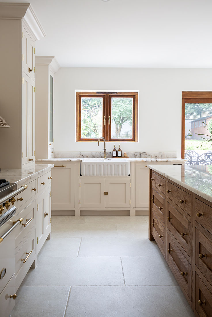 Alnwick Ivory Stone effect porcelain tiles laid in a wooden and white kitchen with marble accents. Tenerife House, Kitchen Flooring Ideas Tile, Flooring Ideas Tile, Cream Tiles, Indoor Tiles, Kitchen Flooring Ideas, Natural Stone Floor, Cream Tile, Neutral Stone