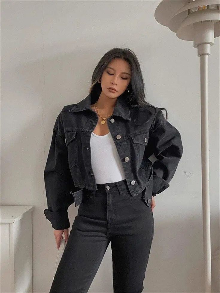 Black Denim Jacket Outfit, Retro Denim Jacket, Short Denim Jacket, Casual Denim Jacket, Black Jean Jacket, Jean Jacket Outfits, Denim Jacket Outfit, Casual Outwear, Distressed Jacket