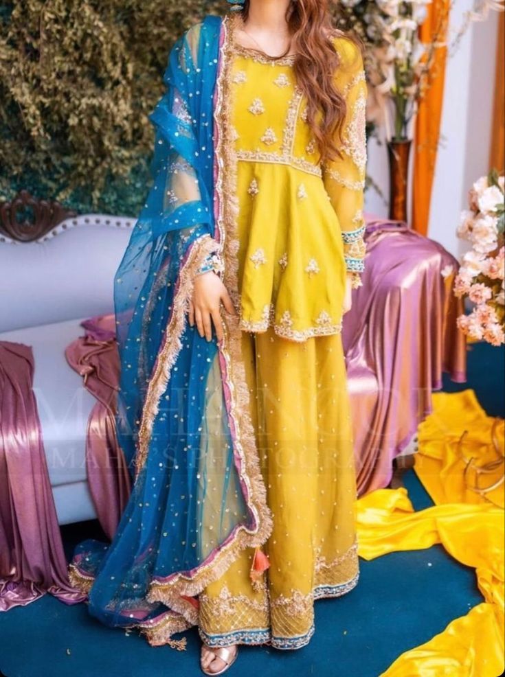 Haldi Ceremony Outfit Pakistani Style, Holud Dress Ideas For Guest, Yellow Dress For Haldi Function Pakistani, Yellow Mehndi Outfit, Mayo Dress Design, Haldi Board, Yellow Dress For Haldi Function, Mayun Dress, Sadi Dress