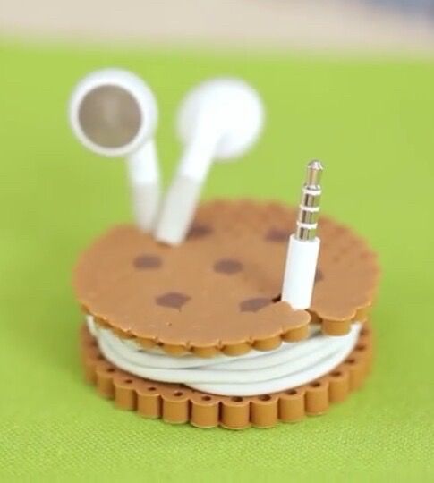 a cookie sandwich with toothbrushes in it