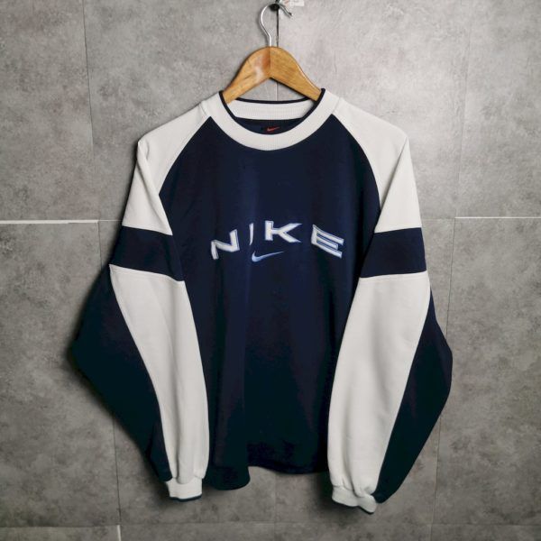 Nike Outfits Men, 90s Mood, 90s Sportswear, Vintage Nike Sweatshirt, Baggy Sweaters, Nike Crewneck, Vintage Pullover, Vintage Sportswear, Nike Pullover