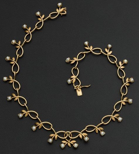 Ancient Bracelet, Unique Gold Jewelry Designs, Nigerian Recipes, Mangalsutra Design, Gold Jewelry Outfits, Fancy Jewelry Necklace, Modern Gold Jewelry, Gold Jewelry Simple Necklace, Pearl Necklace Designs