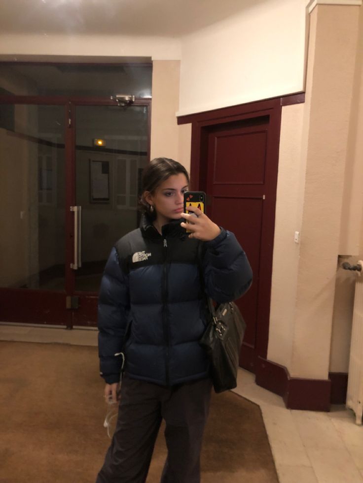 Northface Retro Nuptse 1996, Navy North Face Puffer Jacket Outfit, The North Face Blue Jacket, Dark Blue North Face Puffer, Navy Blue North Face Puffer, Navy North Face Puffer, 1996 Retro Nuptse Jacket Outfit, Blue North Face Jacket Outfit, Northface Nuptse Jacket Outfit