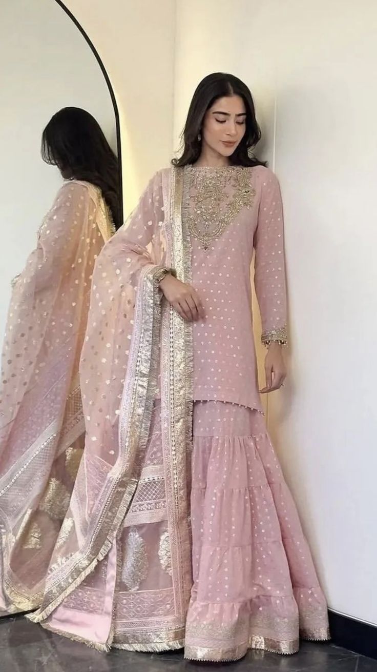 Pakistani Formal Dresses, Desi Wedding Dresses, Nikkah Dress, Traditional Indian Dress, Pakistani Wedding Outfits, Designer Suit, Pakistani Fancy Dresses, Pakistani Fashion Party Wear, Beautiful Pakistani Dresses