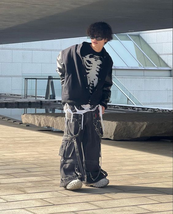 Gang Outfits Men, Mens Techwear Fashion, Punk Emo Outfits, Cyberpunk Outfit Men, Acubi Fashion Men, Emo Guy Outfits, Emo Outfits Men, Punk Outfits Men, Alternative Fashion Men