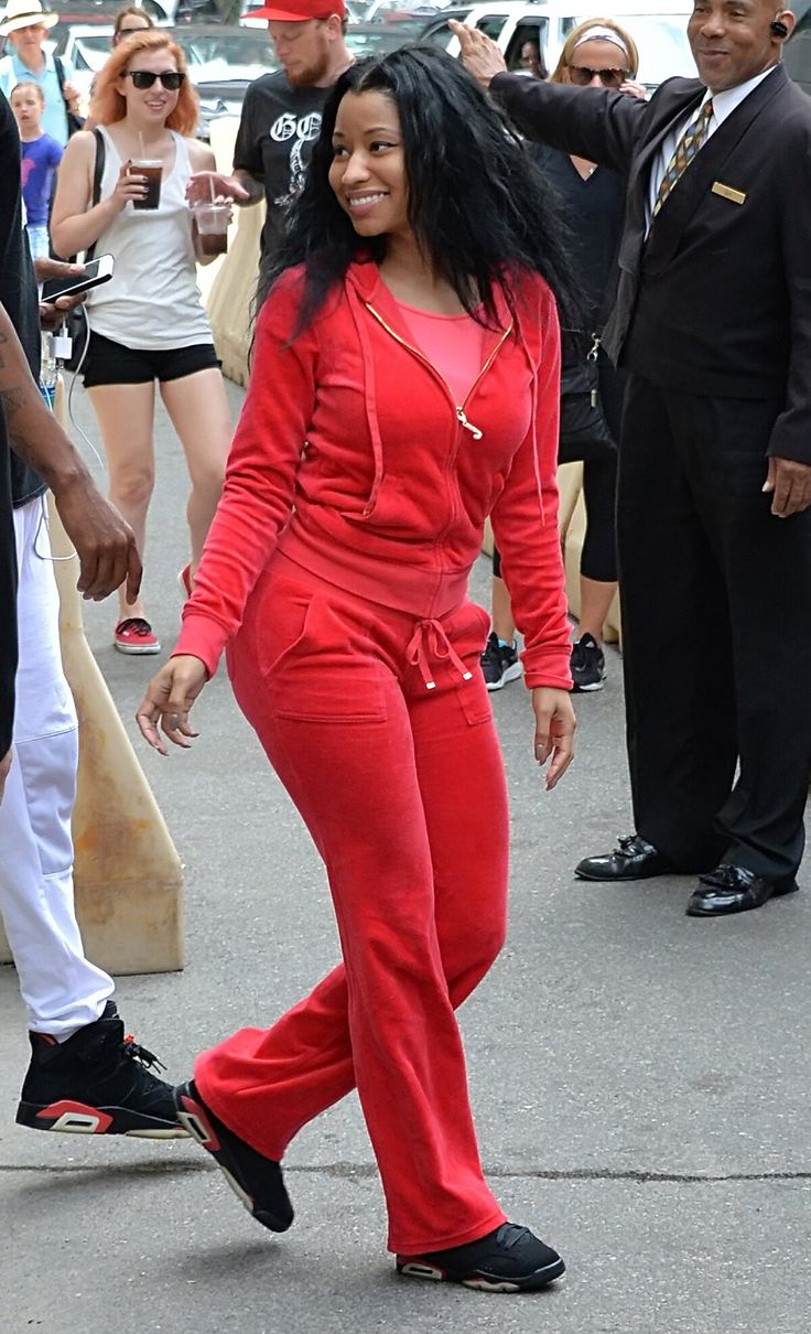 Nicki Minaj, dressed down in an all red Juicy tracksuit, leaves her hotel Juicy Couture Track Suit Aesthetic, Juicy Outfit, 2000s Tracksuit, Juicy Track Suit, Juicy Couture Track Suit, Juicy Couture Clothes, Juicy Tracksuit, Red Tracksuit, Juicy Couture Tracksuit