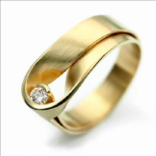 Gold Moissanite Jewelry With Tension Setting, Elegant Gold Diamond Ring With Tension Setting, Yellow Gold Moissanite Jewelry With Tension Setting, Gold Ring Designs, Contemporary Jewellery, Unique Engagement Rings, Modern Jewelry, 10k Gold, Ring Verlobung