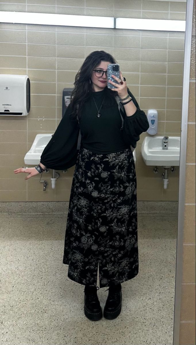 Long Skirt Mom Outfits, Maxi Skirts Plus Size Outfit, Styling Long Skirts Plus Size, Gray Maxi Skirt Outfit For Fall, Outfit Inspo Aesthetic Winter Plus Size, Grunge Outfits Skirts Long, Plus Size Outfits Long Skirt, Thanksgiving Outfit Maxi Skirt, Dark Feminine Style Plus Size