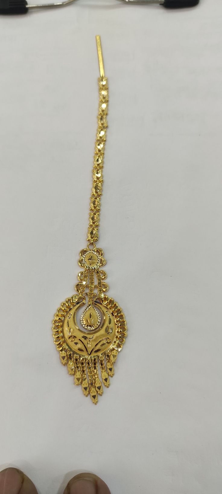 Weight 5gms Mang Tika Jewelry Gold, Mangtika Jewellery Gold, Gold Mang Tika Design, Mangtika Designs, Gold Mangtika, Bride Gold Jewellery, Marriage Planning, Funny Wedding Videos, Payal Designs Silver