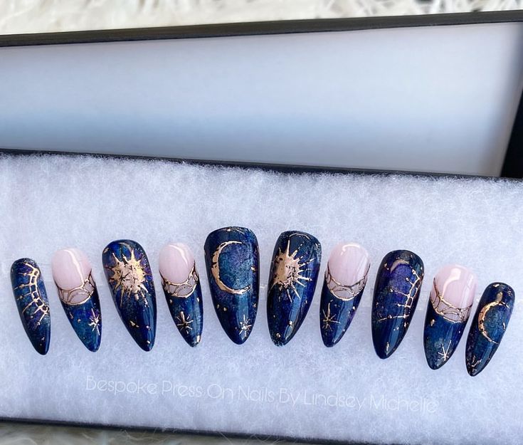 Witch Nails, Boho Nails, Unghie Nail Art, Witchy Nails, Moon Nails, Gel Set, Edgy Nails, Painted Nail Art, Manicure Y Pedicure