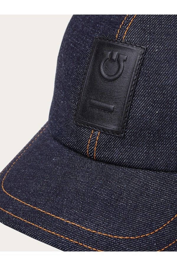 Dark unwashed denim baseball cap, featuring a topstitched brim and a leather patch with embossed Gancini. This accessory is complemented by the cotton lining and adjustable strap on the back. Composition: 100% cotton Product code: 560073 771443 Made in ITALY Casual Leather Six-panel Baseball Cap, Casual Leather Baseball Cap With Curved Brim, Casual Leather Trucker Hat, Casual Leather Baseball Cap With Leather Patch, Casual Leather Snapback Hat With Curved Brim, Casual Leather Six-panel Snapback Hat, Leather Baseball Cap With Logo Patch And Flat Brim, Leather Baseball Cap With Logo Patch, Casual Leather Baseball Cap With Curved Visor