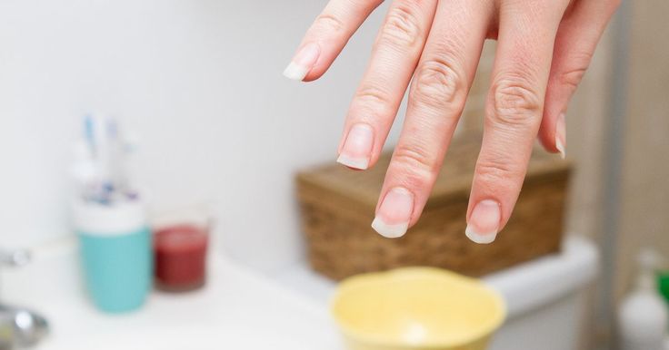 Fake nails come in a variety of lengths, colors and designs, allowing people to drastically change the look of their hands. Unfortunately, fake nails can... Fingernail Care, Homemade Nail Strengthener, Do It Yourself Nails, Split Nails, Grow Nails Faster, Natural Gel Nails, Weak Nails, Nail Strengthener, Healthy Nails