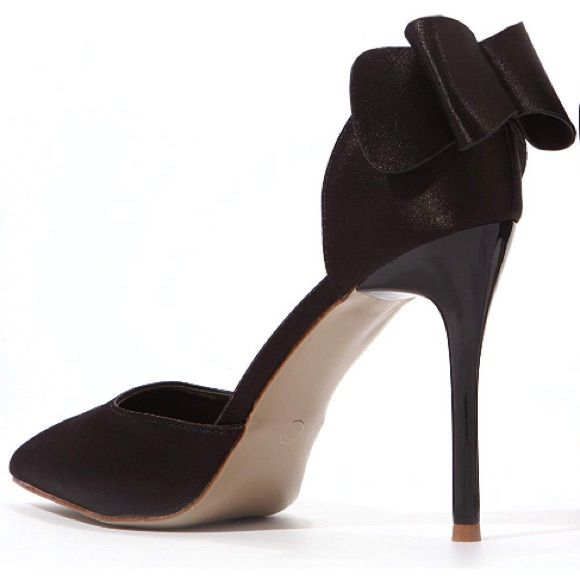 Women's Black Ankle Strap Bow High Heel Dress Shoe *New* Arrives New And Unused Fabric: Satin Look Heel Length Almost 4” Unique Rear Bow Design. Pointed Toe Stiletto Heel Ankle Buckle Strap And Bow Design Heel Itself Is Not Satin Texture Perfect For Valentine’s Day , Christmas , Birthday , Weddings Or Other Special Occasions No Trades Bundle & Save Chic Black Evening Heels, Bow Heels For Night Out, Glamorous Black Heels With Bow, Black Heels For Night Out, Black Heels For Evening, Black Heels For Evening Night Out, Black Heels For Events, Fitted Black Heels For Events, Black Heels With Bow For Night Out