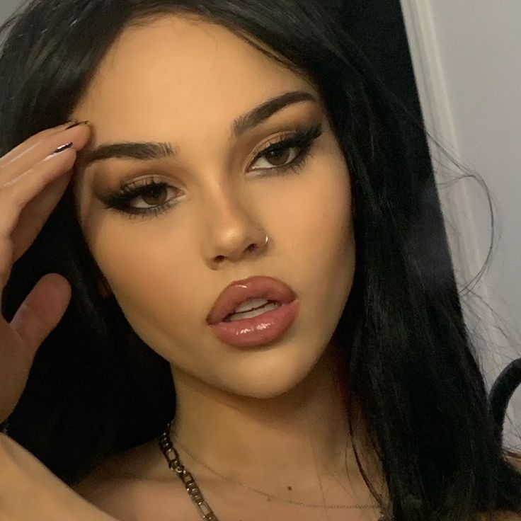 MAGGIE LINDEMANN on Instagram: “another day” Festival Make Up, Y2k Makeup, Makijaż Smokey Eye, Maggie Lindemann, Taylor Momsen, Edgy Makeup, Makeup Eye Looks, Cute Makeup Looks, Dark Makeup