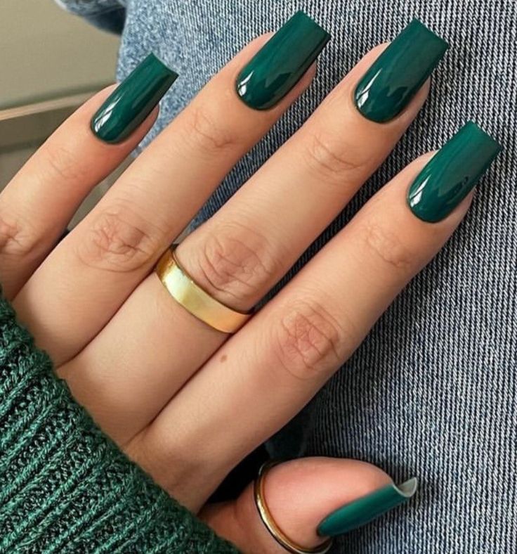 Matte Green Nails, Emerald Nails, Green Acrylic Nails, Dark Green Nails, December Nails, Manicure Colors, Editing Photos, Flower Nail Designs, Nail Sets