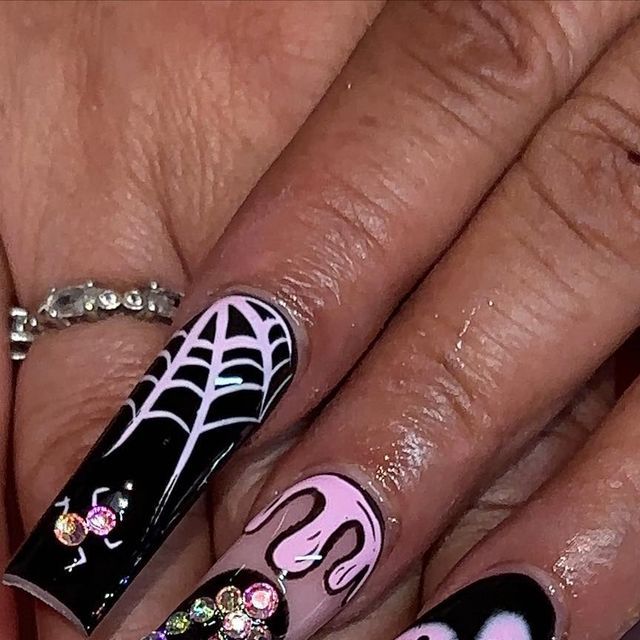 𝐍𝐚𝐢𝐥𝐬𝐬𝐁𝐲𝐉𝐚𝐫𝐥𝐞𝐭𝐭𝐞 👸🏻 on Instagram: "pink halloween freestyle🕸️💗
using @makarttpro cover nectar blush ✨" Pink Halloween, Nail Inspo, Blush, Nails, Halloween, Pink, On Instagram, Instagram