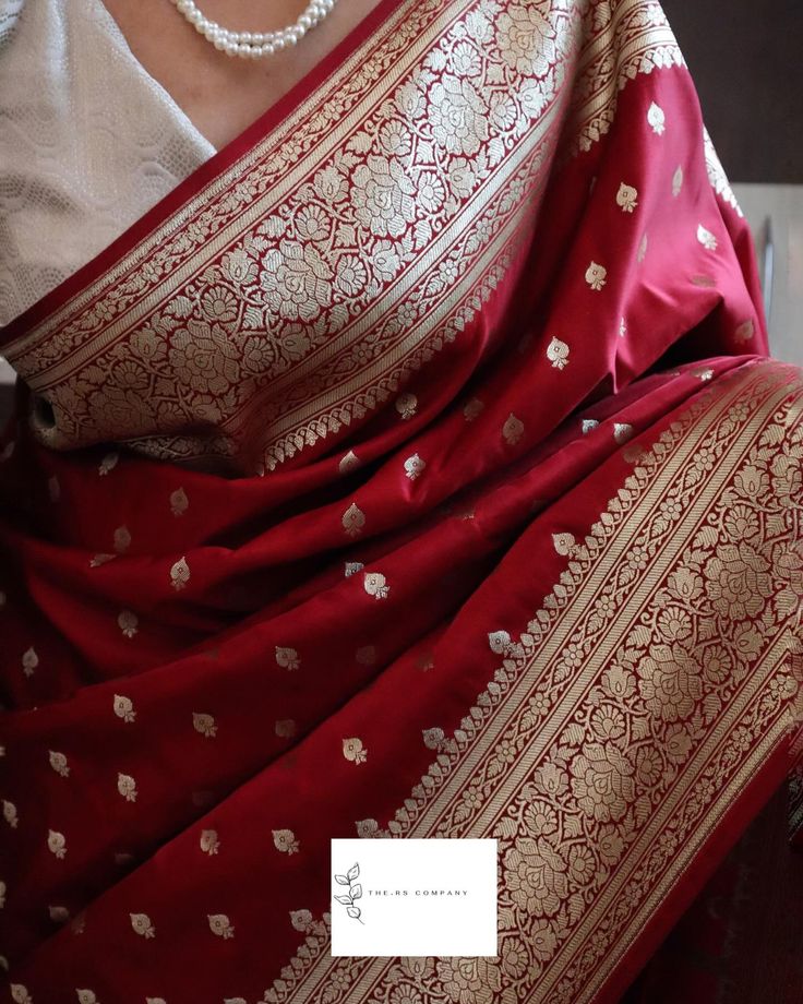 ~ZUBAIDA~ {Pre Order 4/8 Weeks •Dm For Enquiries} Embracing timeless elegance with this classic handloom katan silk saree, featuring intricate Banarasi zari motifs and a beautifully stitched blouse. Perfect blend of tradition and comfort…🕊️ - - - - - - - - - - #saree #sareeblouse #modestclothing #fashion #ootd #foryou #sareeuk #katansaree #pure #handwork #banarasisaree #zardozi #uk #bridalsarees #nikah #bengalibride #asianbride #bengali #bengaliwedding #stylish #clothes #asianfits #ootd #... Banarasi Saree Bengali, Red Banarasi Saree With Contrast Blouse, Red Benarasi Saree Bride, Bengali Saree Aesthetic, Bengali Saree Traditional, Maroon Banarasi Saree, Banarasi Saree Look For Wedding, Banarasi Silk Saree Bridal, Saree With Hijab