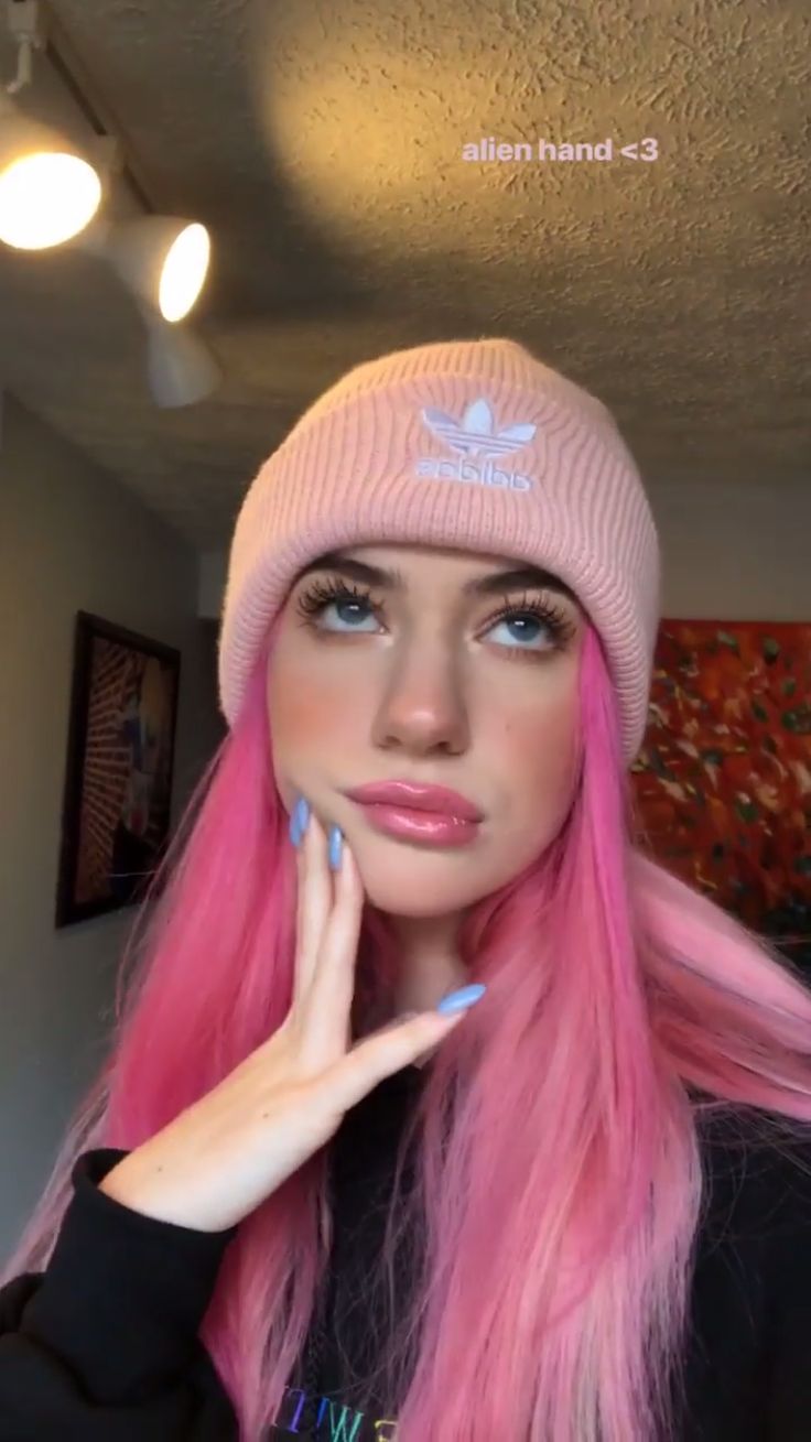 Instagram Manager, Pink Hair Dye, Girl With Pink Hair, Cute Hair Colors, Hair Color Pastel, Hairstyles Women, Penteado Cabelo Curto, Pastel Hair, Dye My Hair