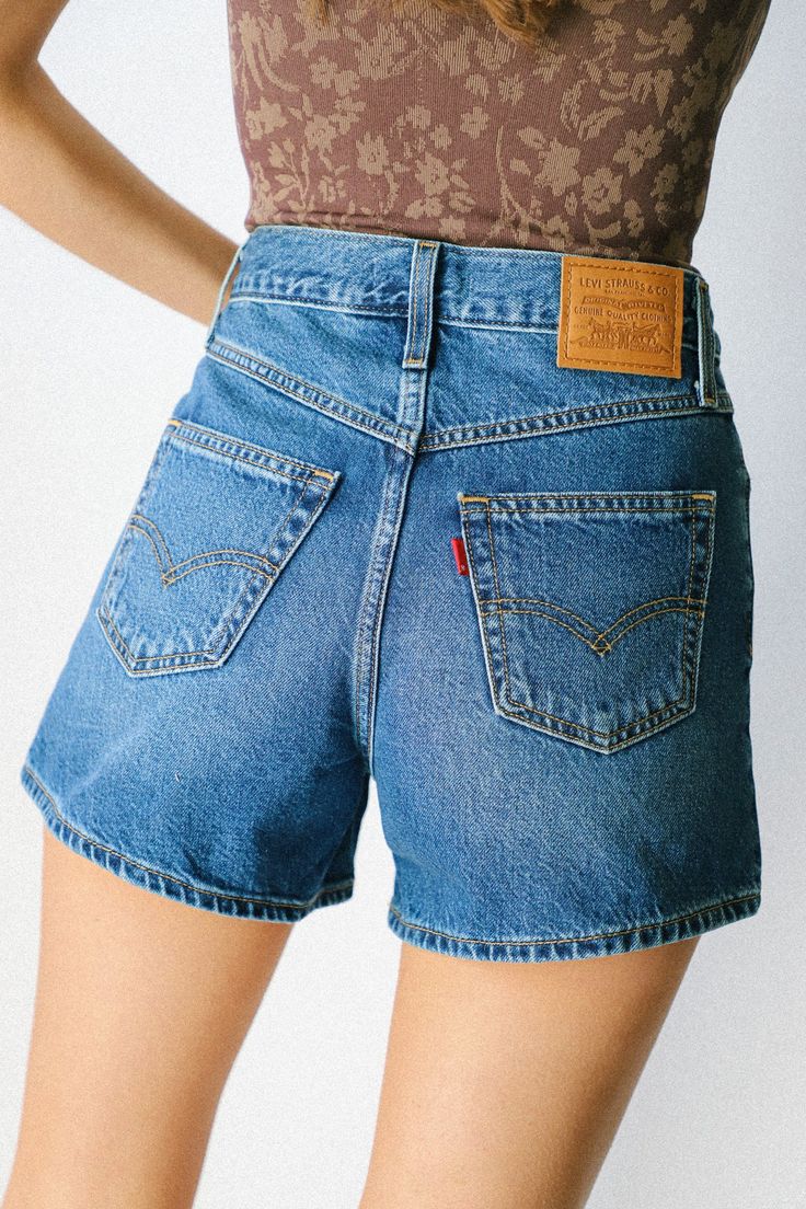 A vintage-inspired flattering fit featuring the higher-than-high rise that made the 80s the fashion decade we can’t stop talking about. With an updated design and sustainably produced denim, think of these as your parent’s shorts, but better. Materials: 100% Cotton Cute Tank Top Outfits, 80s Summer Outfits, 80's Clothes, Pictures Of Clothes, 80s Mom, Black And White Outfits, Boho Whimsical, Fashion Decades, 90s Outfits