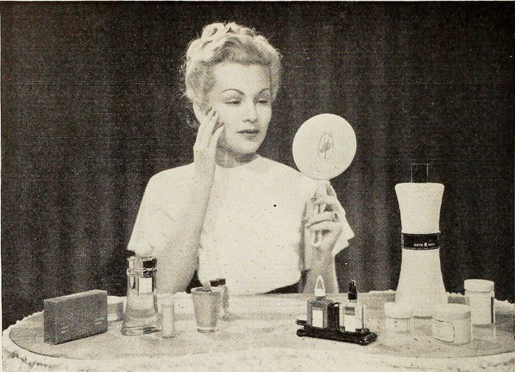 1940 – Five Steps to Winter Beauty -step1 Eva applies a tinted paste to conceal sallow tan and freckles, keeps make-up firm and fresh looking for hours.#1940s #vintagemakeup 1950s Beauty Routine, 1940s Beauty, 1940s Makeup, Cucumber Beauty, Winter Beauty Tips, Vaseline Beauty Tips, Eva Gabor, Goji Cream, Makeup Advice